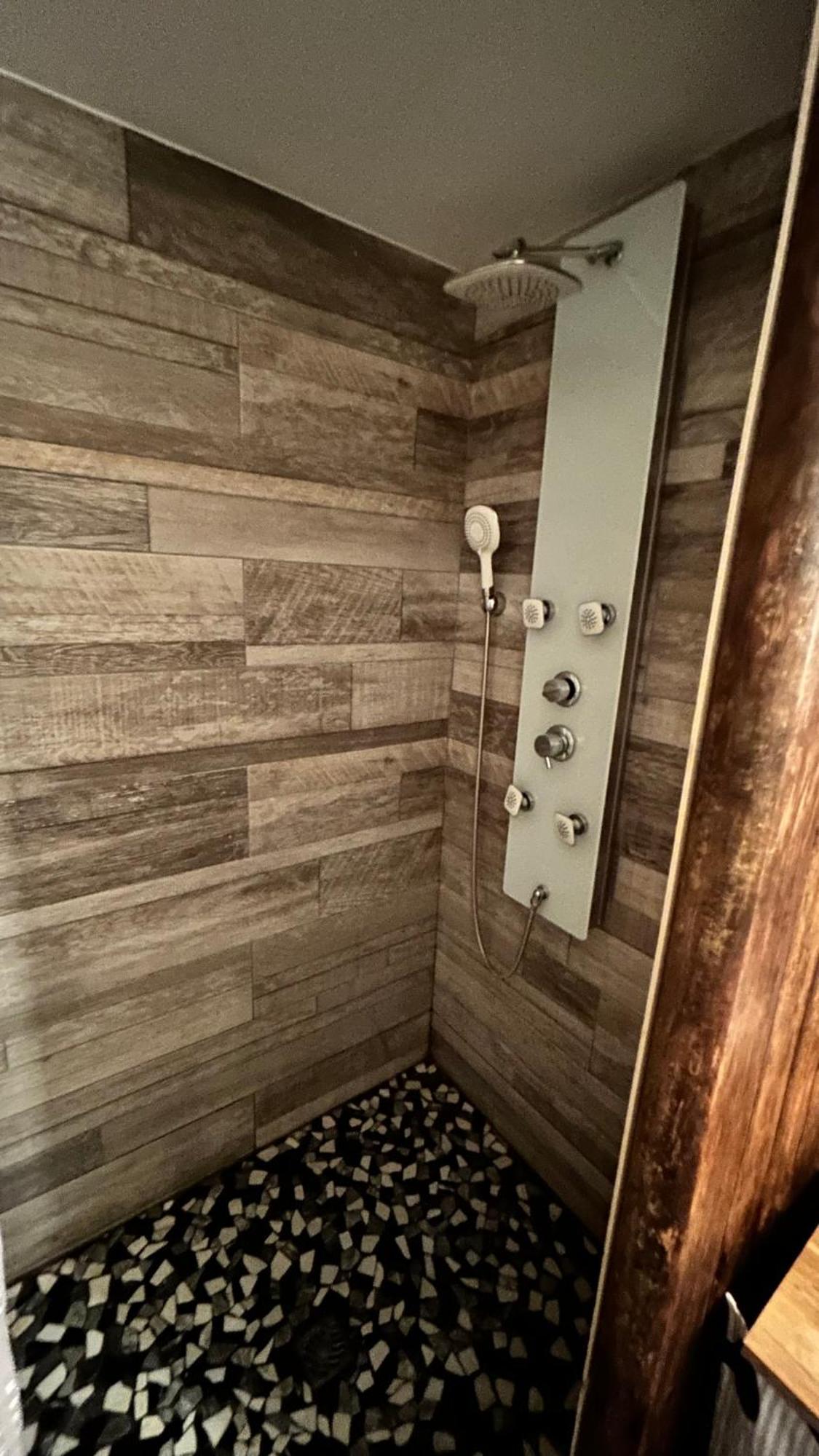 Le D'Tour Gourmand Bed & Breakfast Toulouse-le-Chateau ภายนอก รูปภาพ