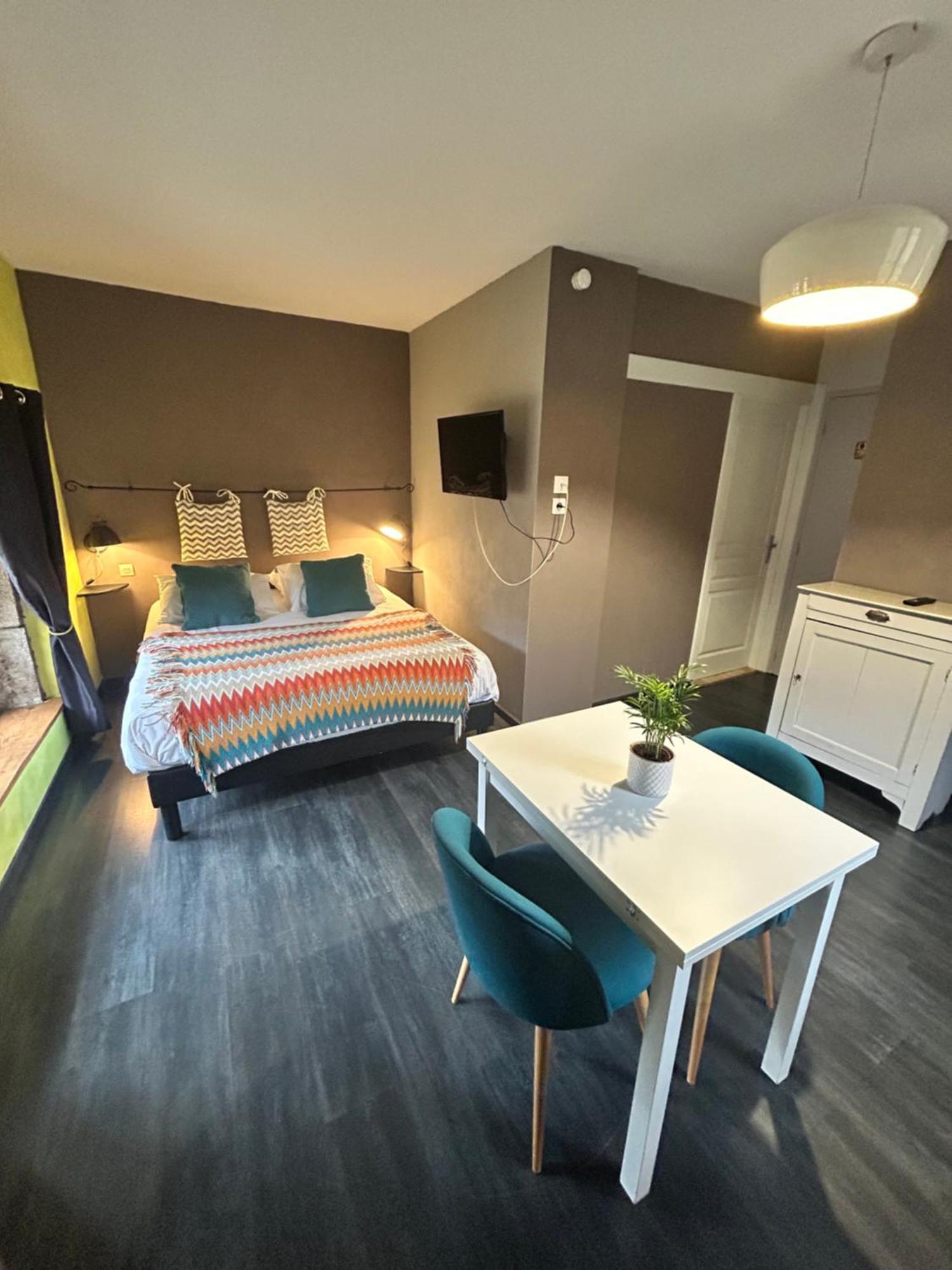 Le D'Tour Gourmand Bed & Breakfast Toulouse-le-Chateau ภายนอก รูปภาพ